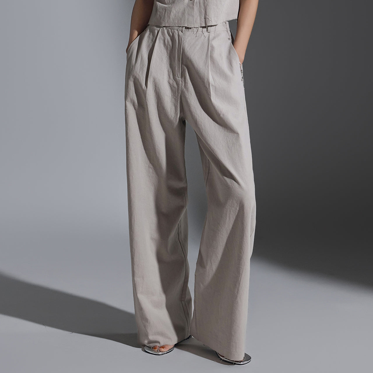 P3157 Pintuck Chino Pants