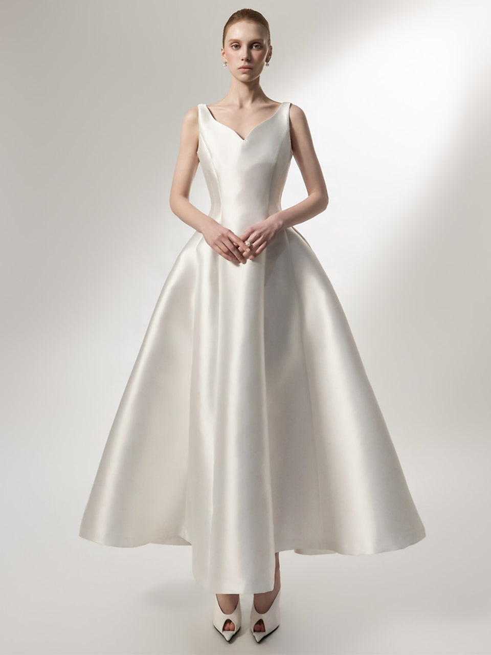 D9598 V-Neck Slim Flare Dress