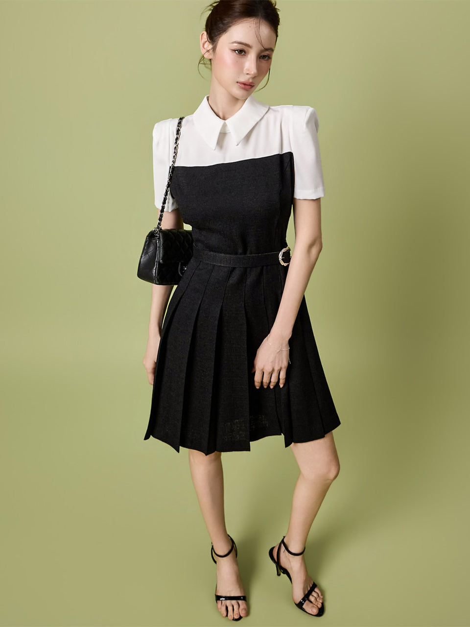 D5547 Contrast Collar Pleated Dress