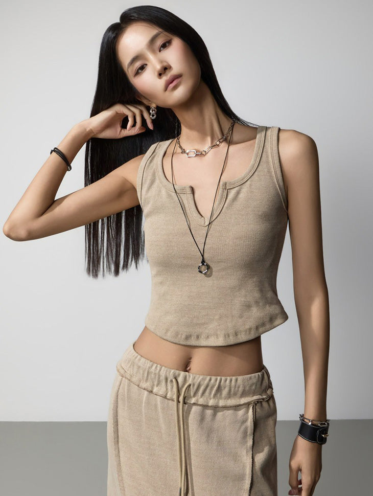 E4283 Soft Slit Sleeveless Top