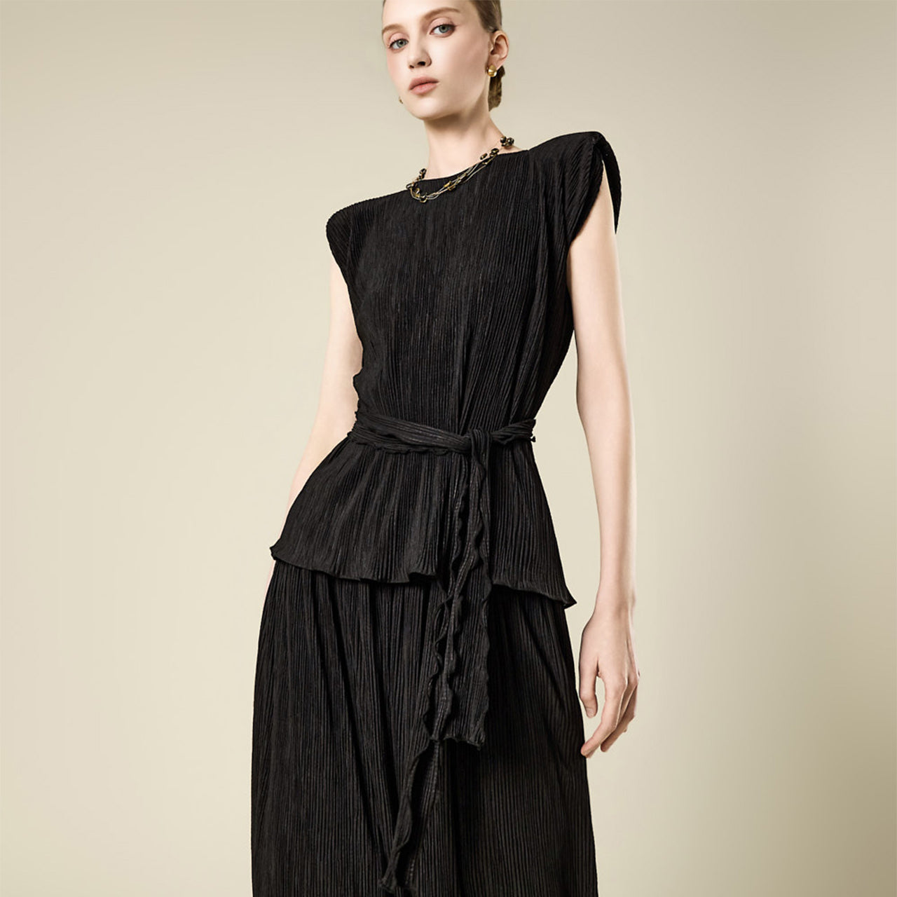 B3209 Wrinkle Scarf Blouse