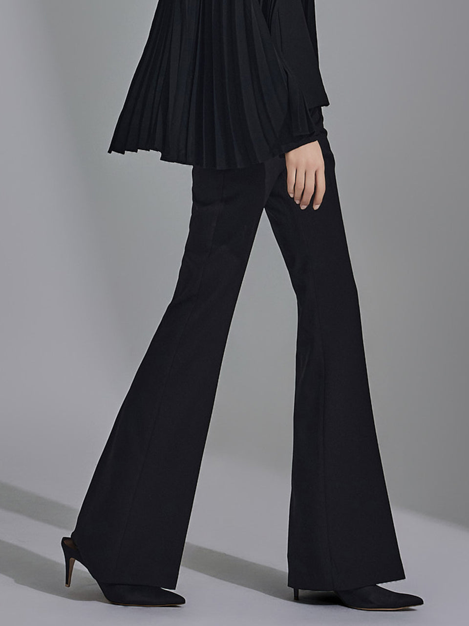 P3100 Flared Pants