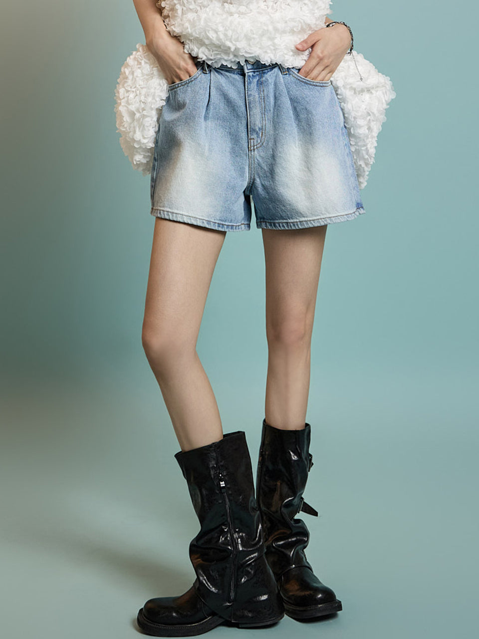 PJ584 Pintuck Short Jeans
