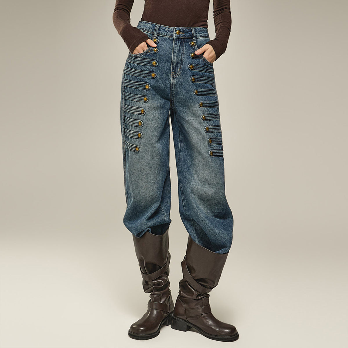 PJ679 Studded Curved Jeans
