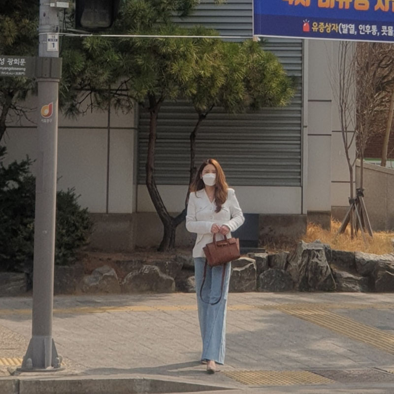 [韓國評價]夹克和牛仔裤很搭。
