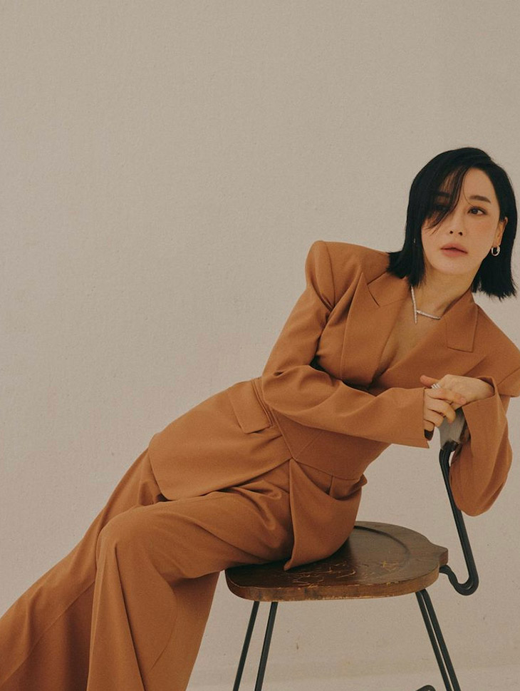 DINT CELEB<br><br> Magazine 'Woman Sense'<br> Kim Hyeeun<br><br> MBDJ006, MBDP001<br> (MBDTP004)
