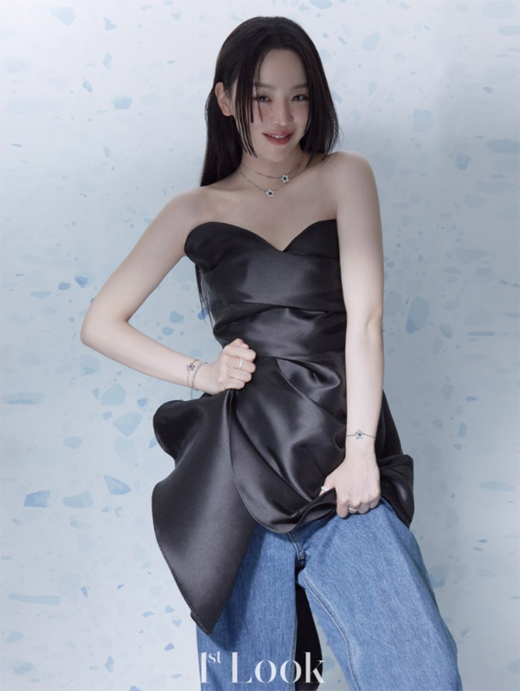 DINT CELEB<br><br> Magazine 'First Look'<br> Shin Hyeseon<br><br> D9415