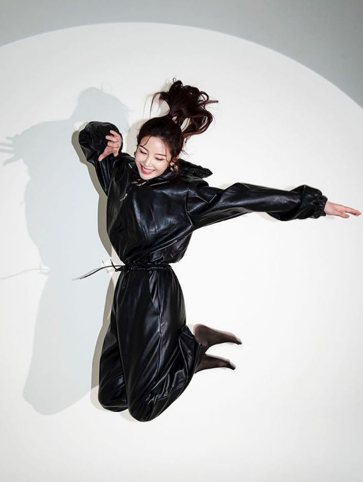 DINT CELEB<br><br> Jeon Hyosung<br><br> D4118