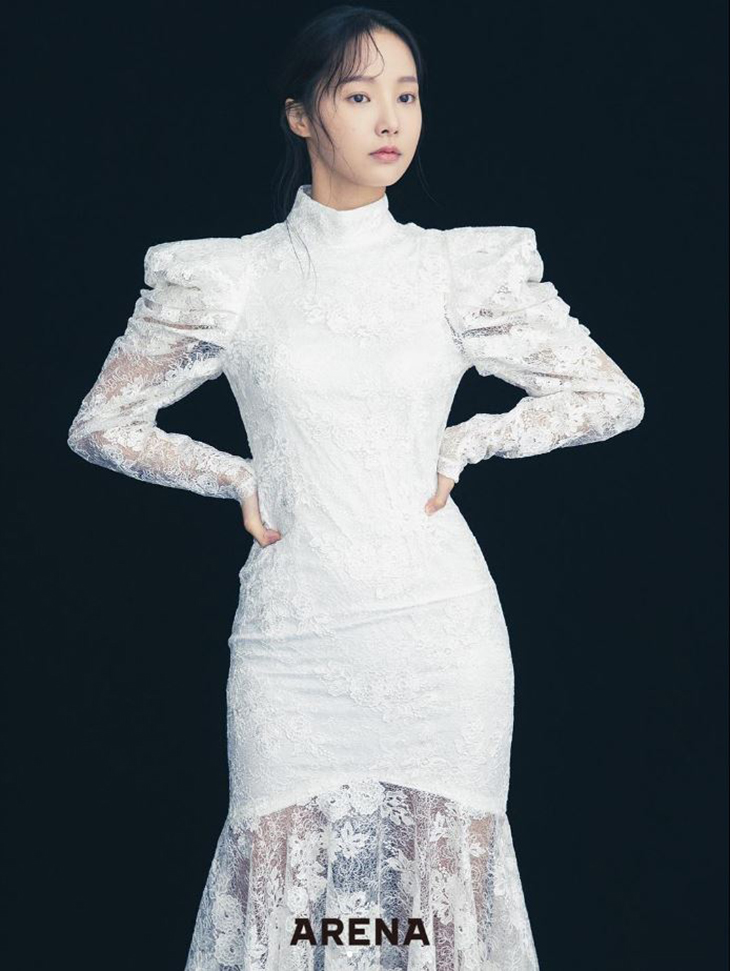 DINT CELEB<br><br> Magazine 'Arena'<br> Yeonwoo<br><br> D9315