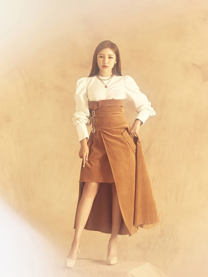 DINT CELEB<br><br> Song Ga-in<br><br> SK2222
