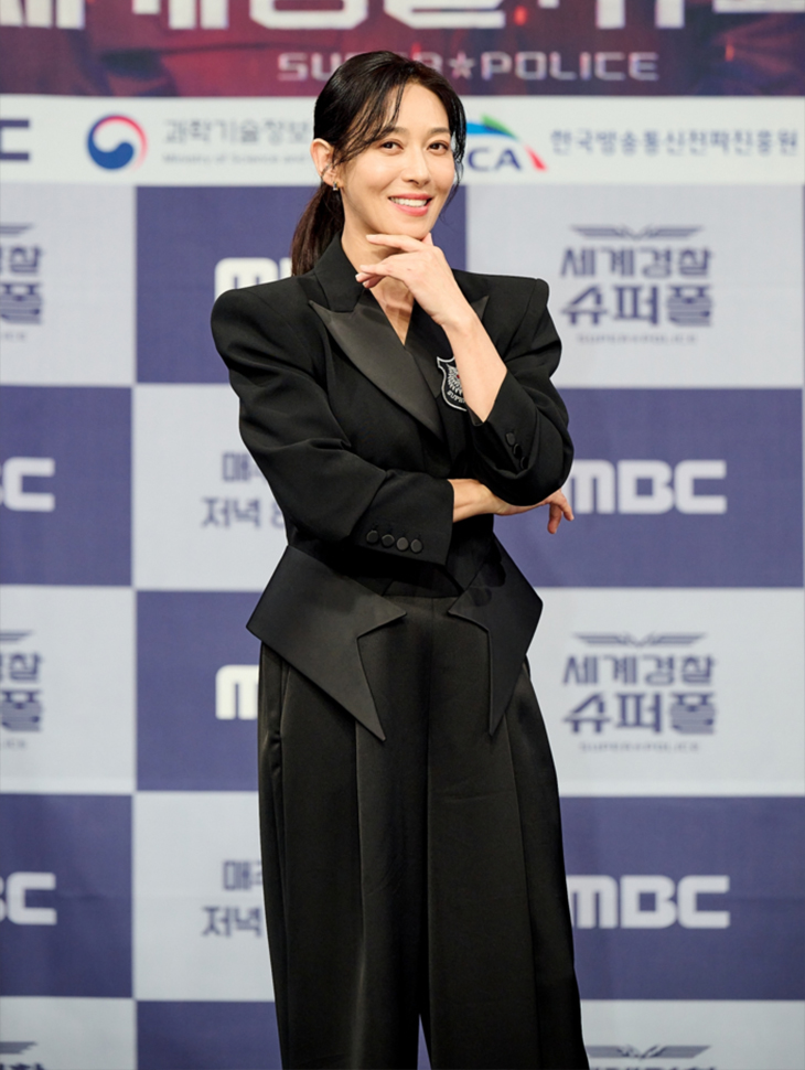 DINT CELEB<br><br> Jang Yeongnam<br><br> KSH32O2JK004, P9098