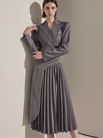 D4917 条纹褶皱中长连衣裙（腰带套装） Korea