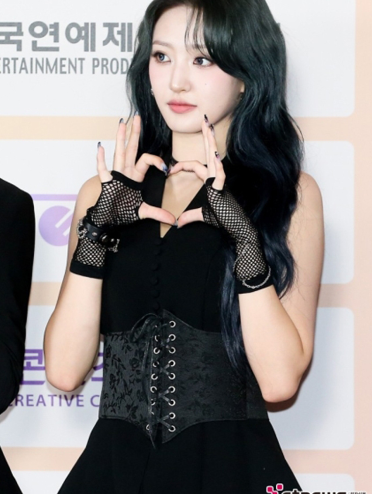 DINT CELEB<br><br> H1-KEY HWISEO<br><br> J9282