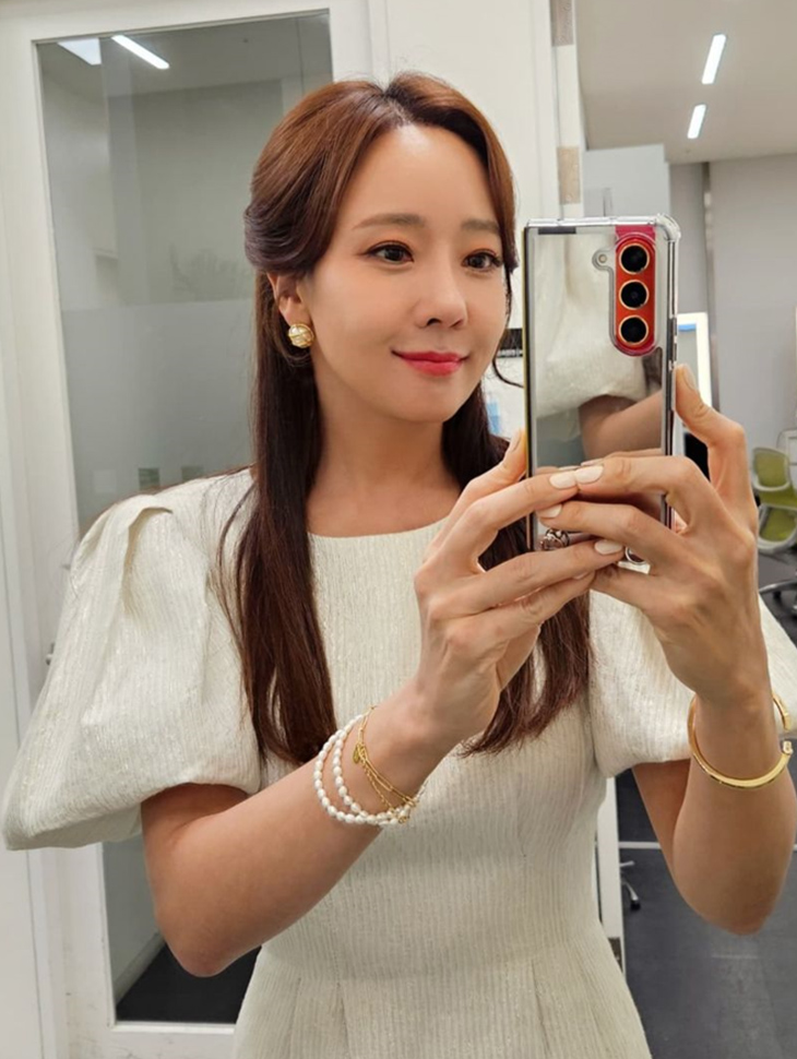 DINT CELEB<br><br> SO YUJIN<br><br> D4854