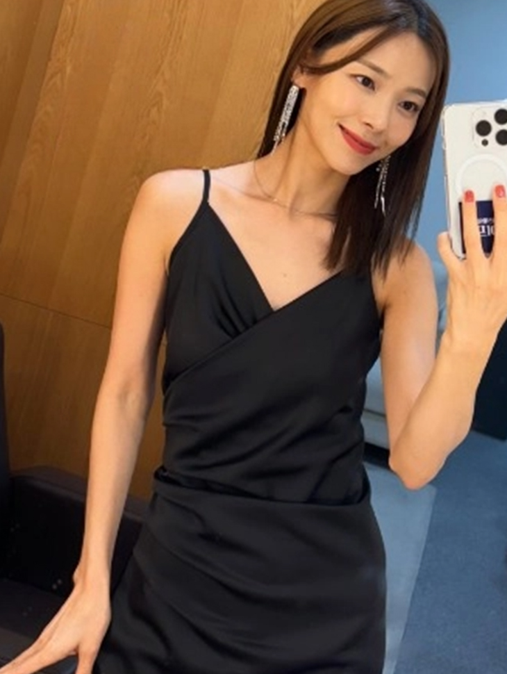 DINT CELEB<br><br> SEON YE<br><br> D4593