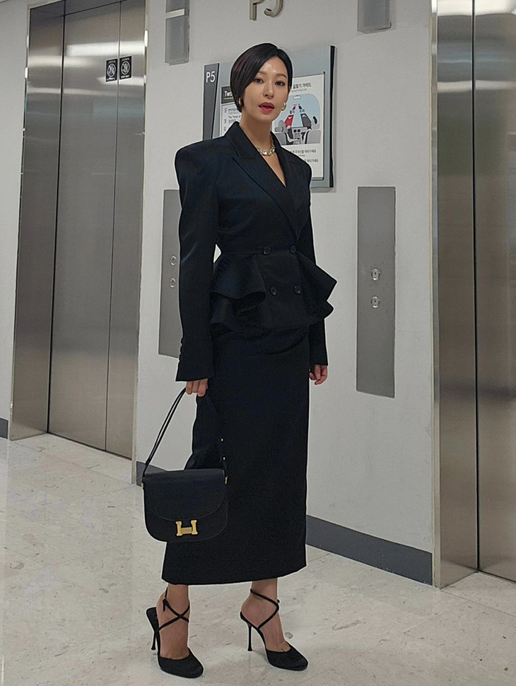 DINT CELEB<br><br> Jeong Ae-yeon<br><br> KSH42O2JK031 & SJ002<br><br> KSH42O2TP011