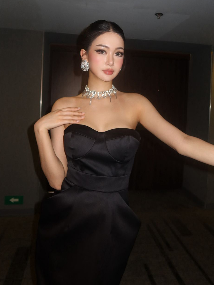 DINT CELEB<br><br> HAN ARIEL<br><br> KSH32O2D003
