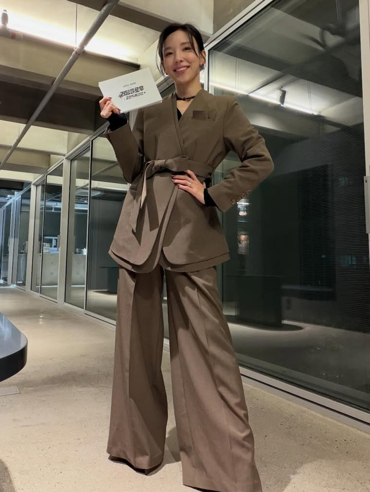 DINT CELEB<br><br>CHOSEOYEONG<br><br>J2879 & P3656<br><br> TP2260