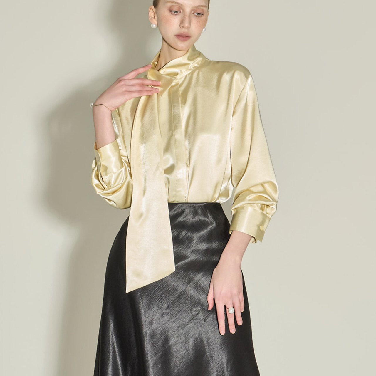 B3162 緞面 高领 雪紡衫