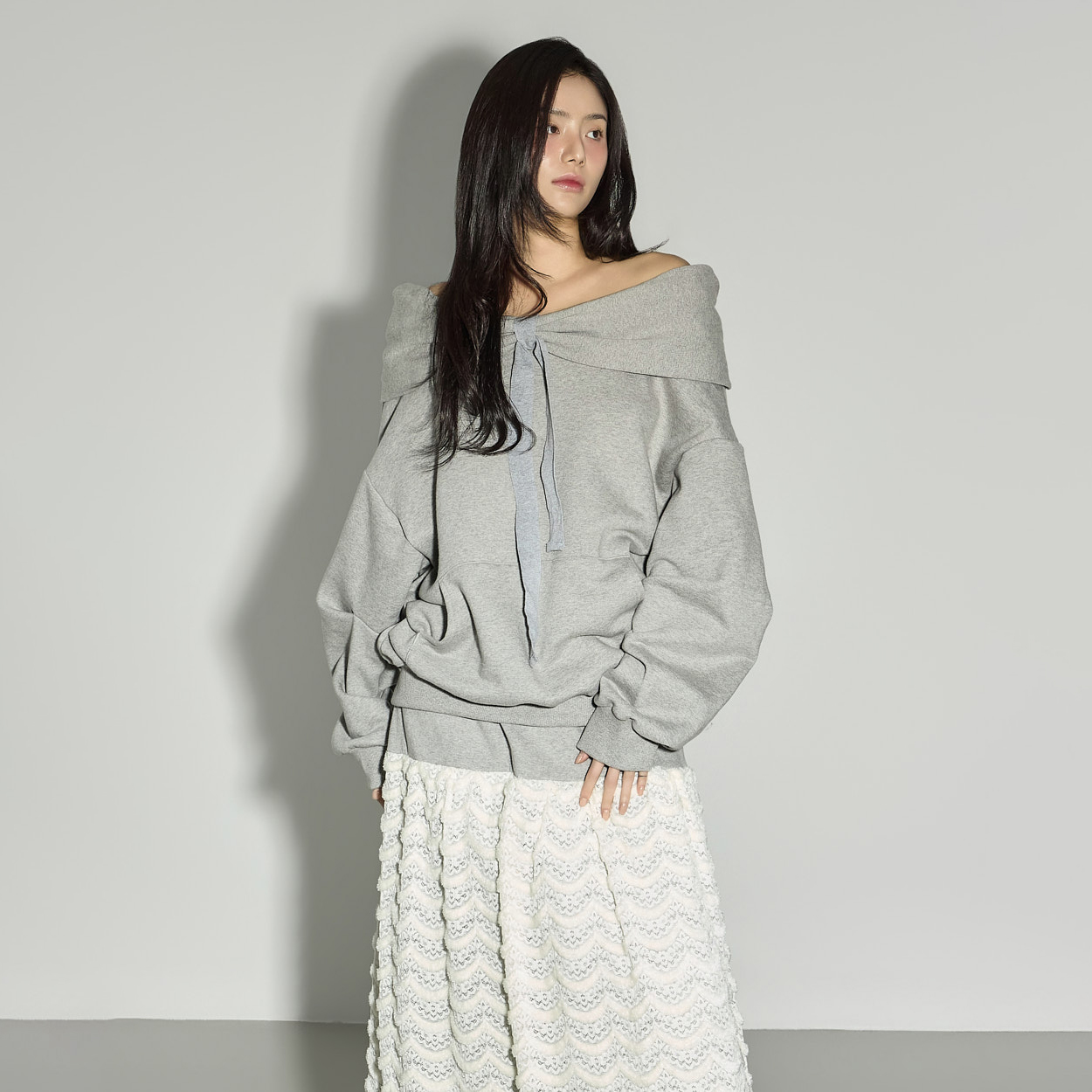 E4100 오프 肩 帶帽 上衣