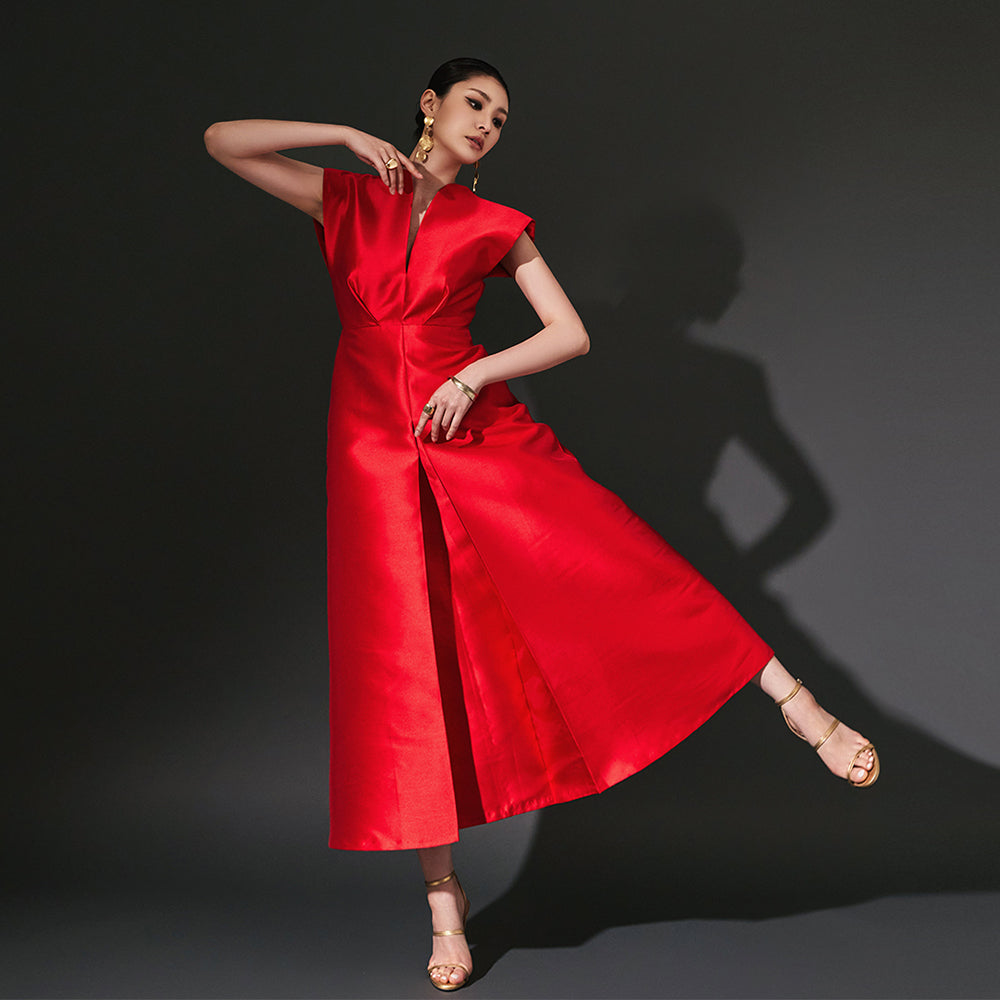 D9421 Back Slit Pintuck Long Dress