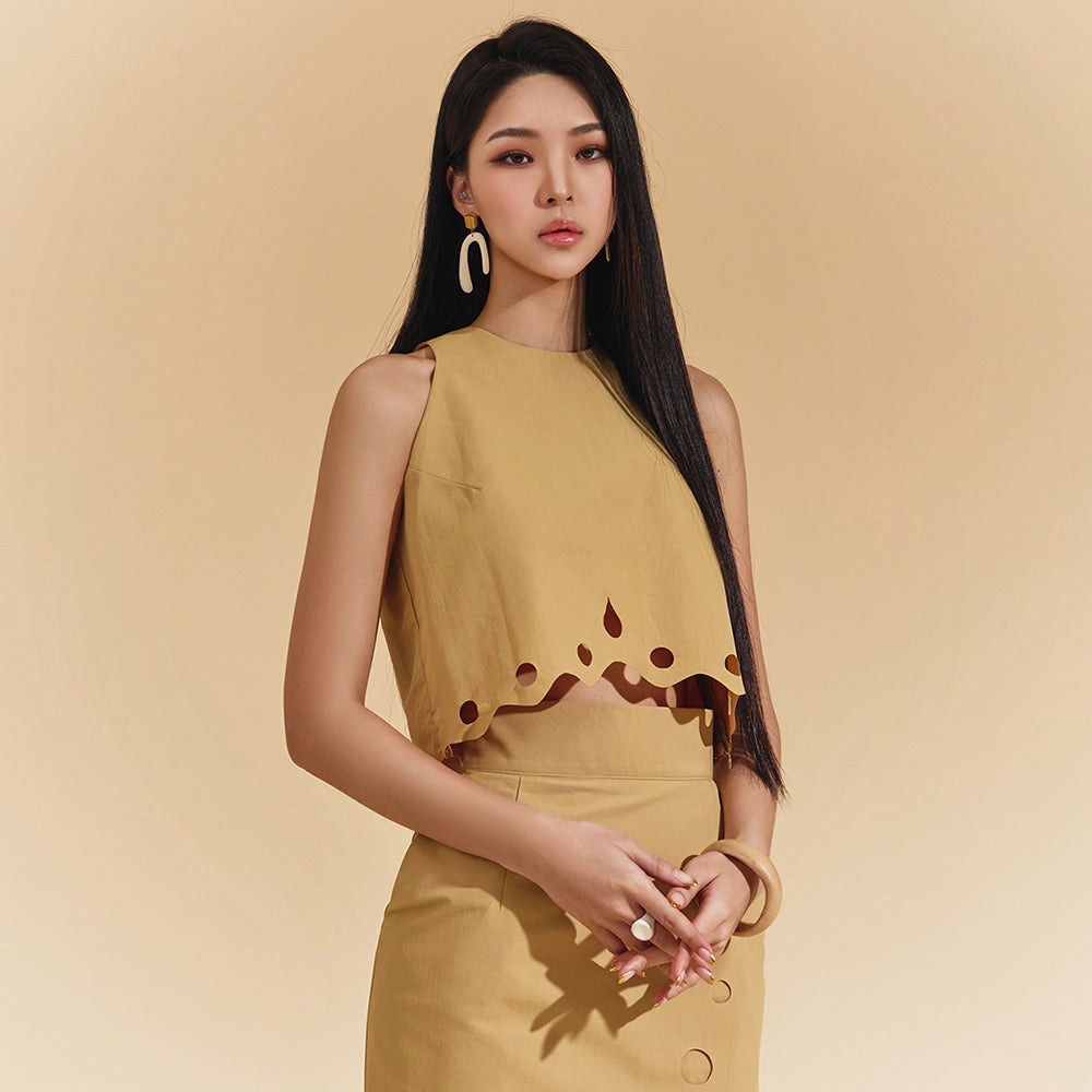 B9131 Eyelet Sleeveless Crop Blouse