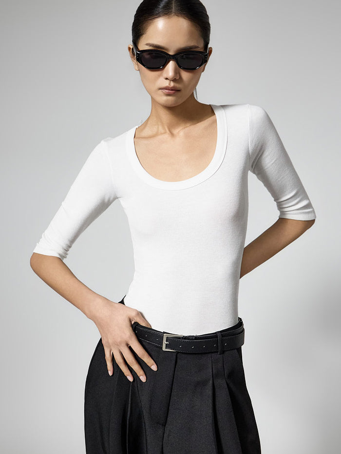 E4118 Slim U-Neck Top