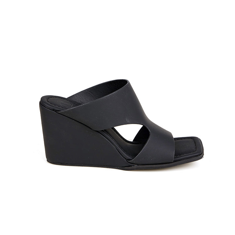 AR-3418 Wide Strap Wedge Slippers