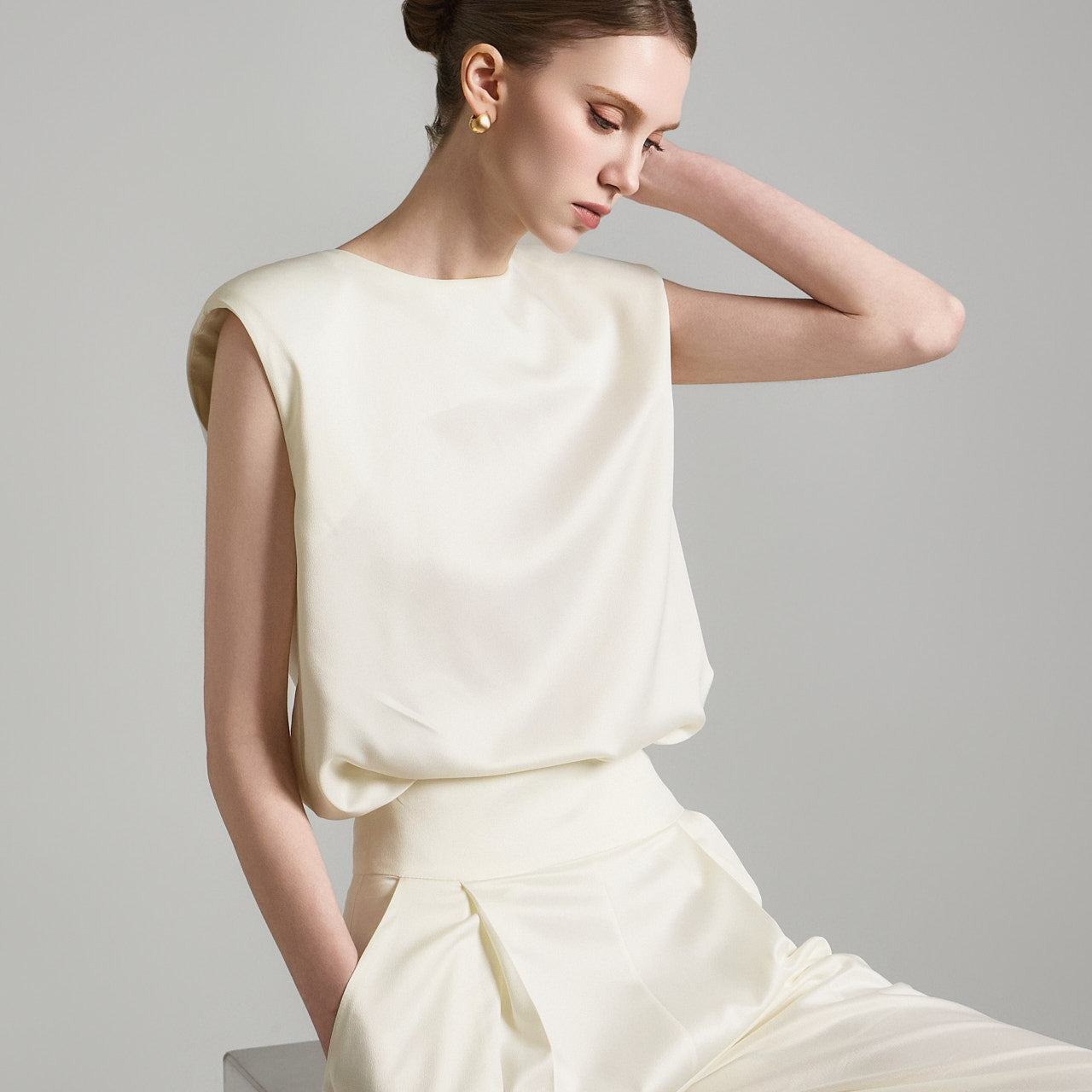 B2932 Satin blouse