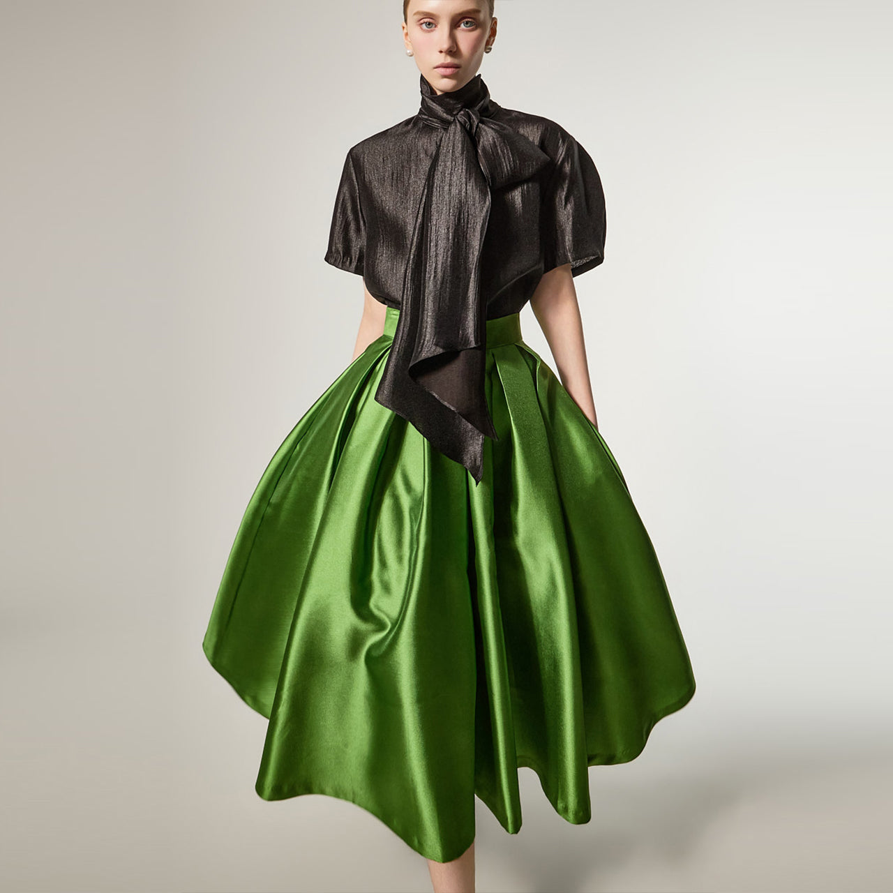 B3181 High-Neck Blouse