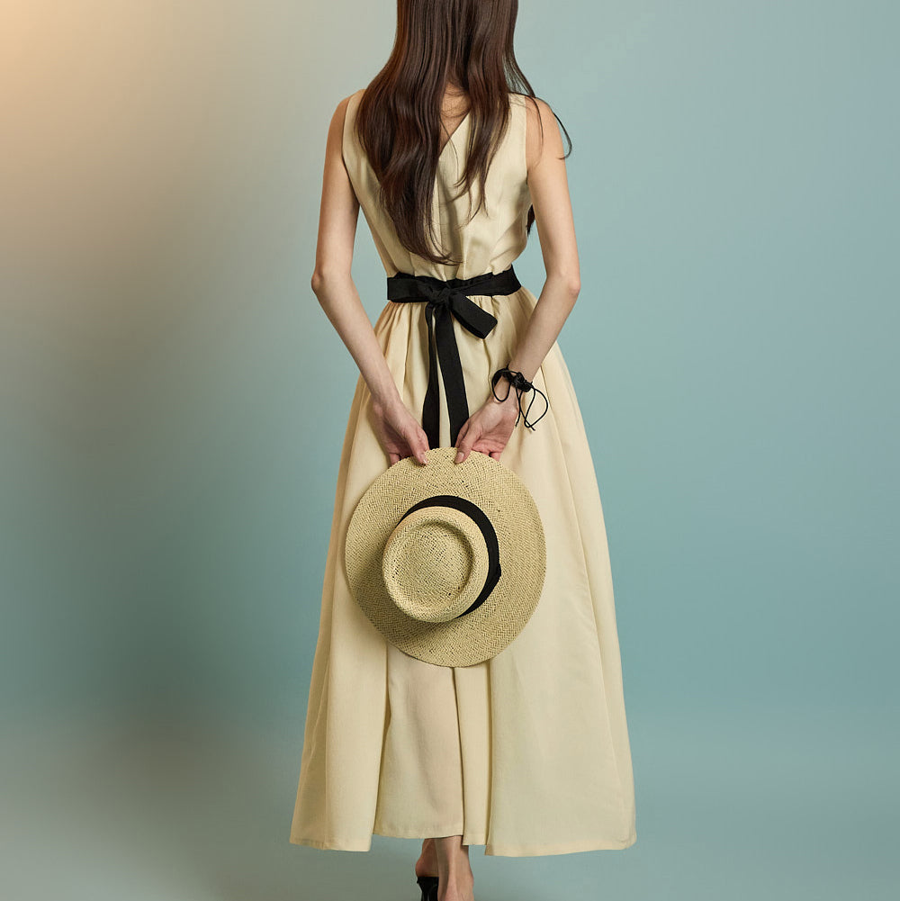 D5244 Sleeveless Flared Dress