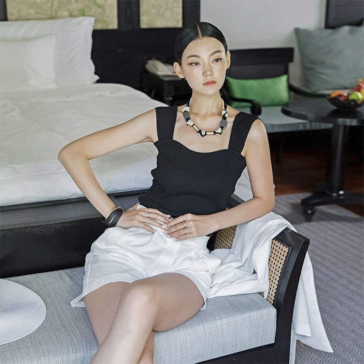 E2023 Heart Neck Sleeveless Top