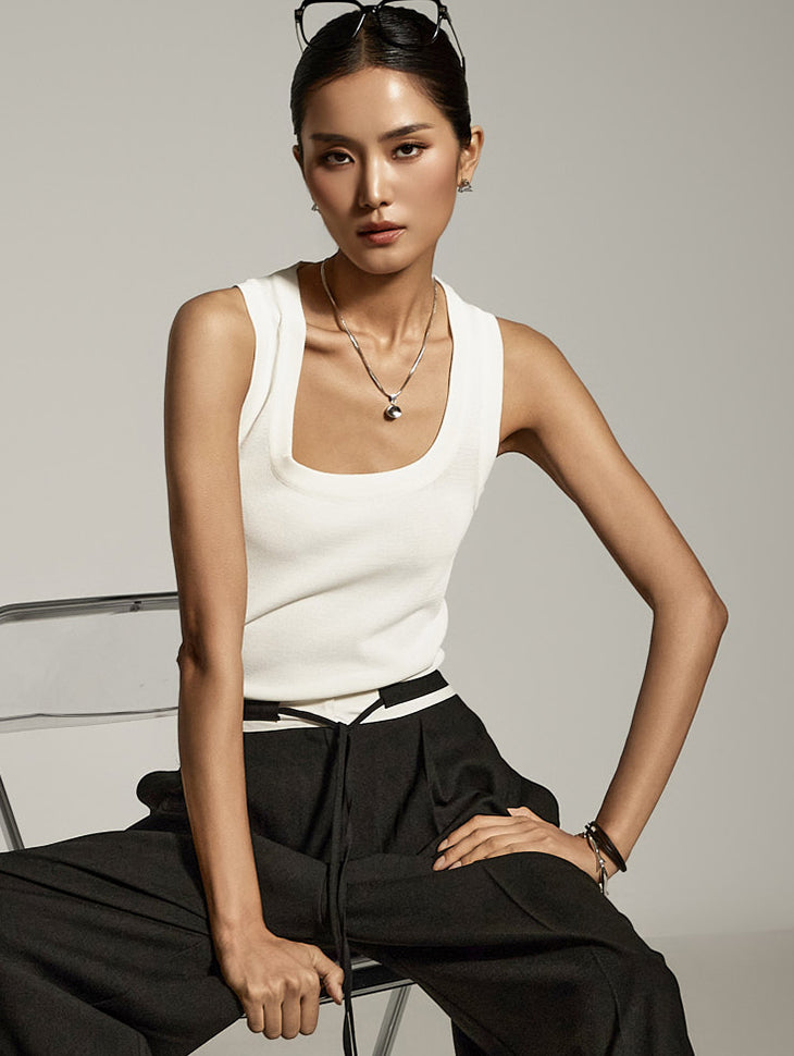 E3885 Deep Square Sleeveless Top