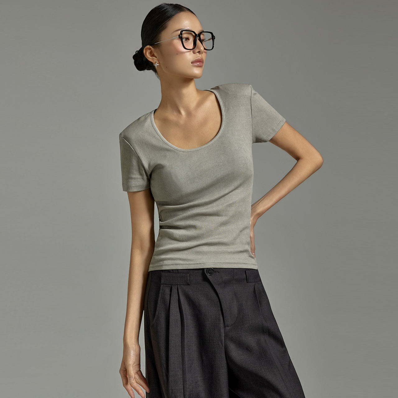 E3956 U-neck Top