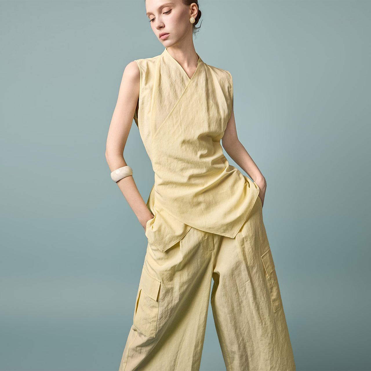 E4250 Wrap Sleeveless Top