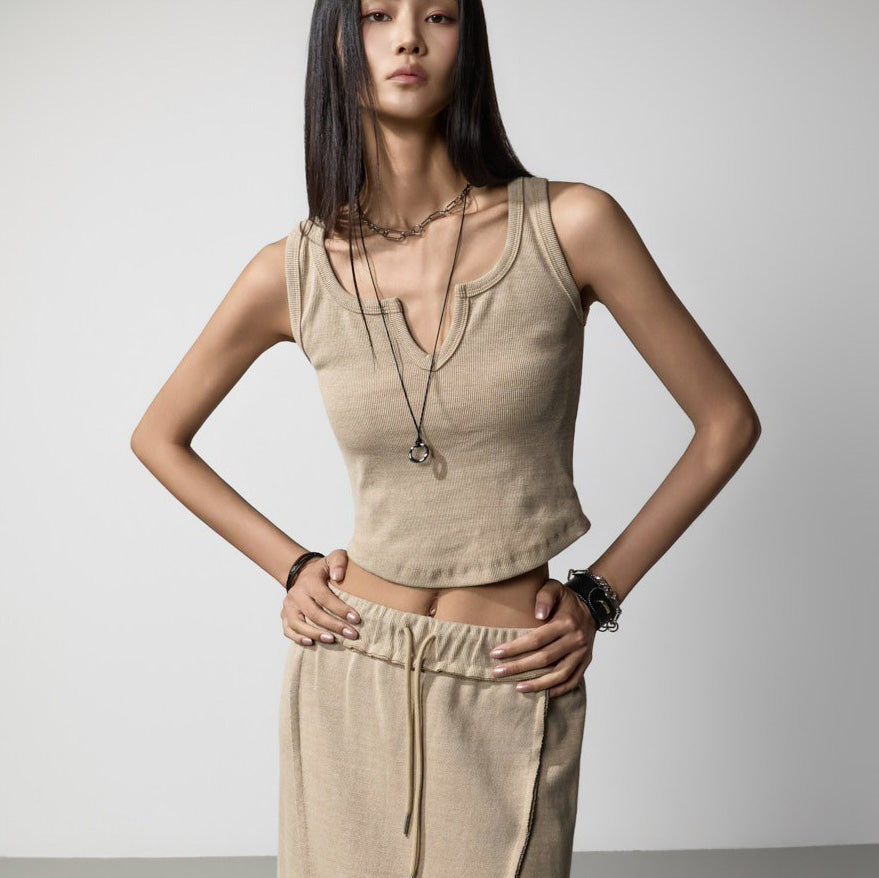 E4283 Soft Slit Sleeveless Top
