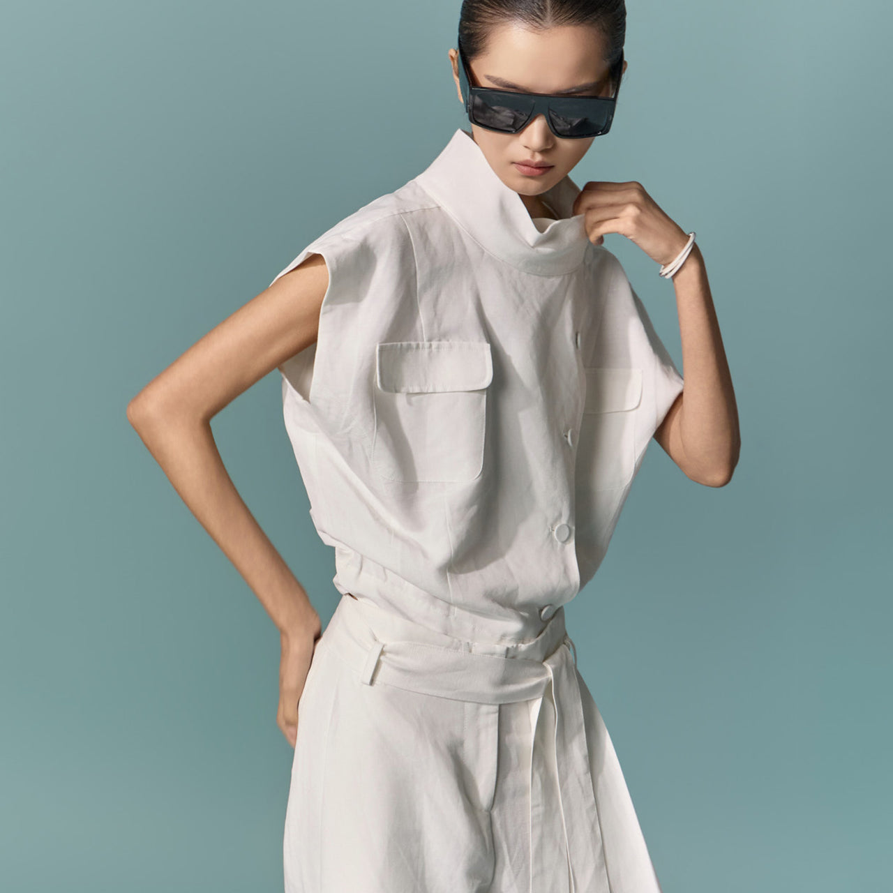 J3238 Linen High-Neck Vest
