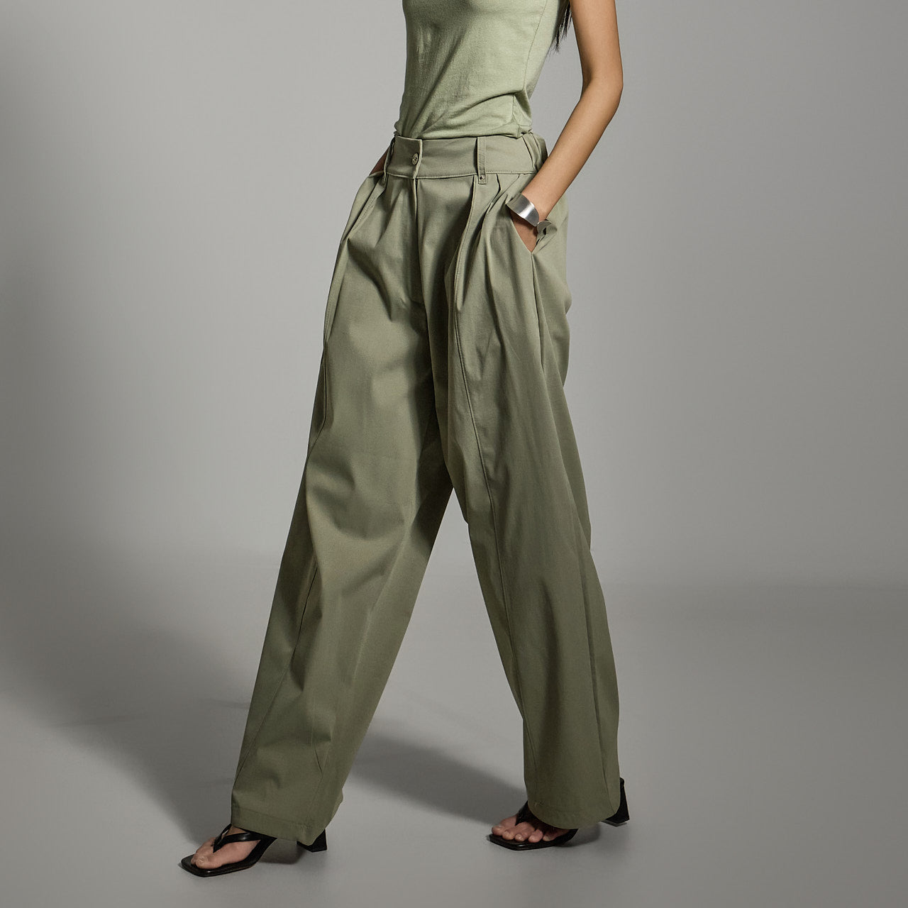 P3472 Pintuck Pants