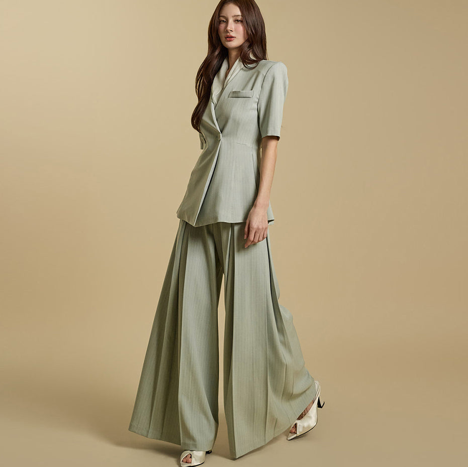 SU007 Stripe Suit