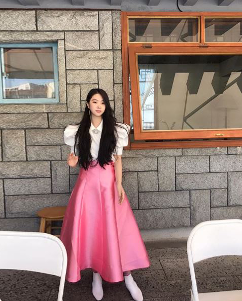 [韩国评价]其实也有点像韩服的感觉, 穿去韩屋前面拍也很合适, 高级又优雅