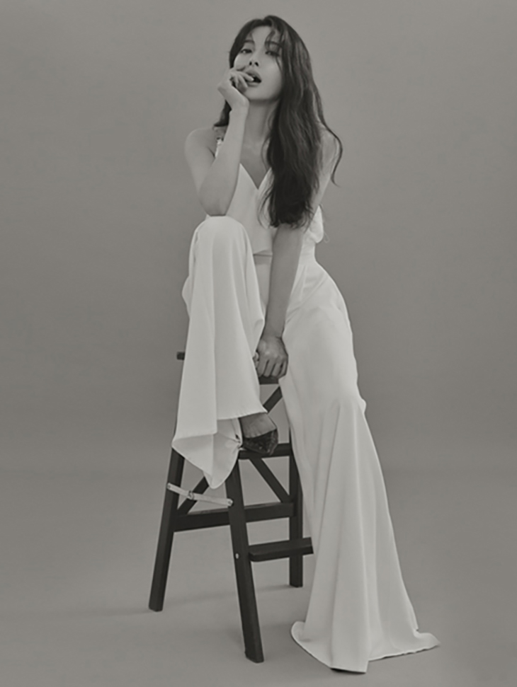 DINT CELEB<br><br> Magazine 'BNT'<br> Park Gyuri<br><br> B9090, P9083