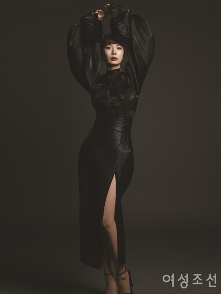 DINT CELEB<br><br> Magazine 'Women's Chosun'<br> Yoon So-yi<br><br> B9078, SK9116