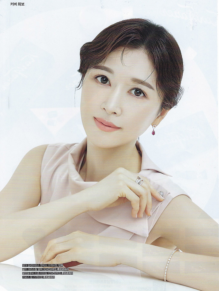 DINT CELEB<br><br> Magazine 'Queen'<br> Lee Sunyoung Announcer<br><br> D9250