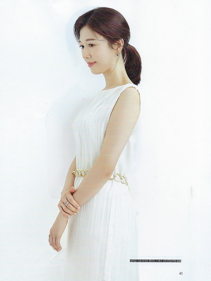 DINT CELEB<br><br> Magazine 'Queen'<br> Lee Sunyoung Announcer<br><br> D9185