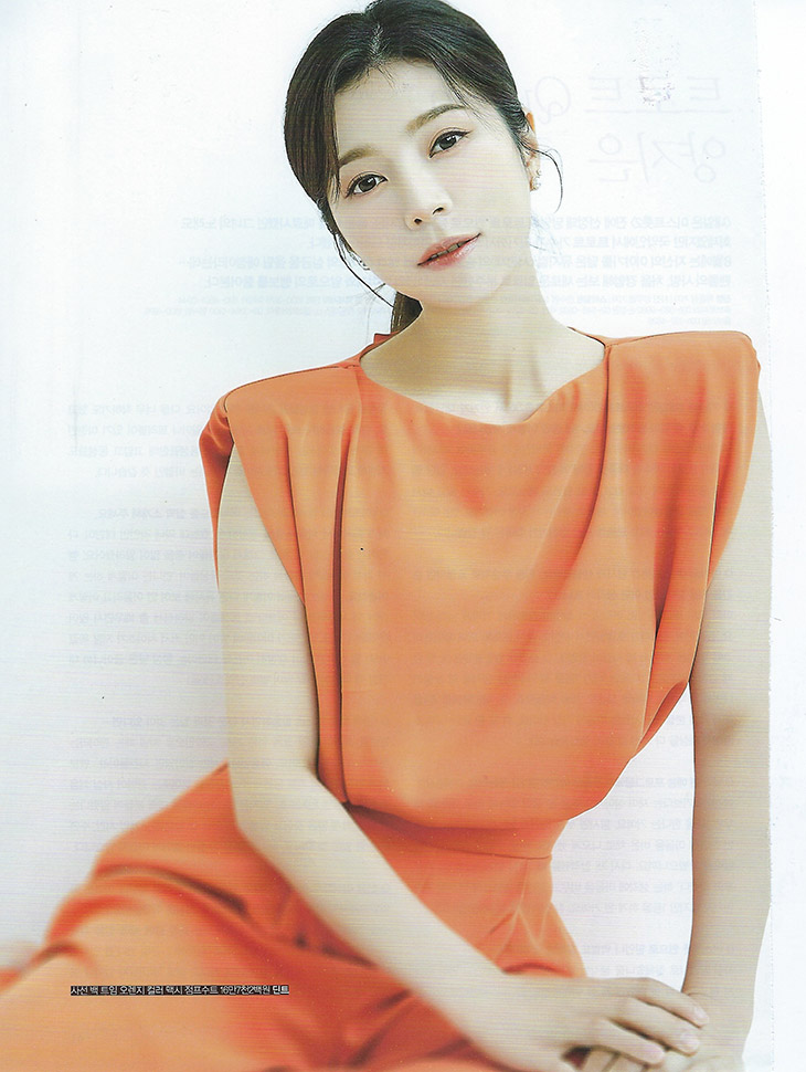 DINT CELEB<br><br> Magazine 'Queen'<br> Singer Yang Ji-eun<br><br> D9273