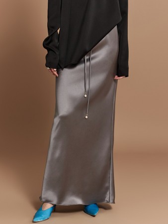 SK2656 缎面珍珠吊带可弯曲长裙 Korea