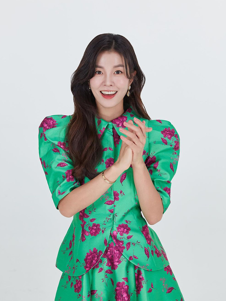 DINT CELEB<br><br> Kim Seongeun<br><br> J9236, SK9204<br> (TP9126)