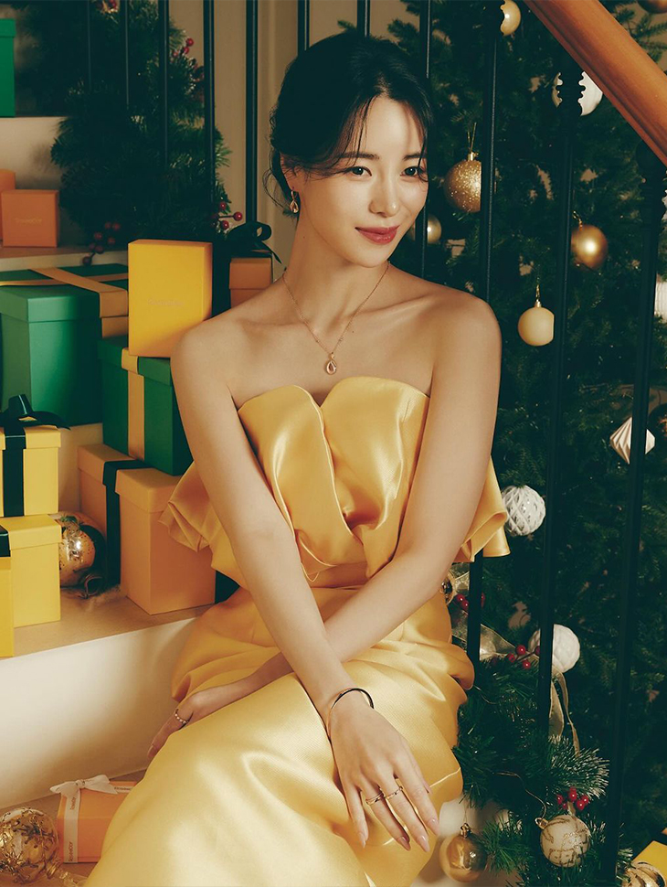 DINT CELEB<br><br> Lim Jiyeon<br><br> D9440