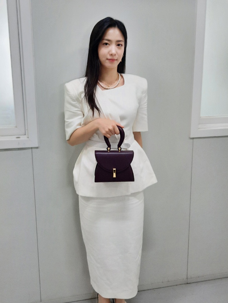 DINT CELEB<br><br> Jeong Uyeon<br><br> J9232, SK9198 (TP9125)