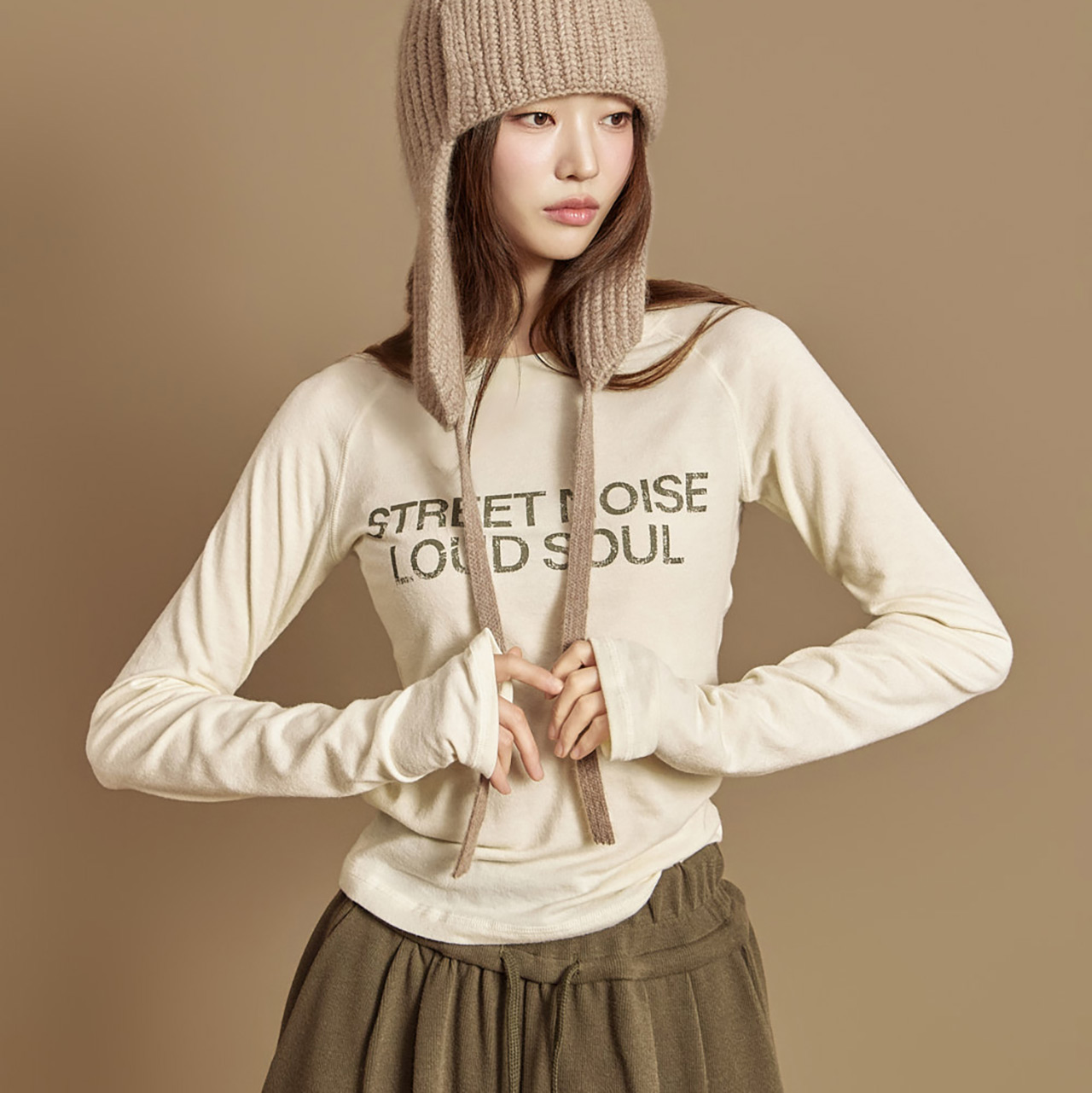 E4019 字母围脖上衣